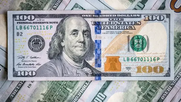 Доллар немного подешевел, евро просело сильнее в обменниках