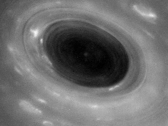 Cassini сфотографировал ураган на Сатурне (фото)