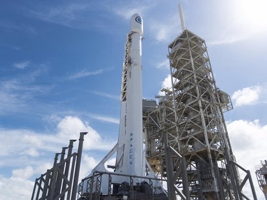 Запуск ракеты Falcon 9 с военным спутником отложили