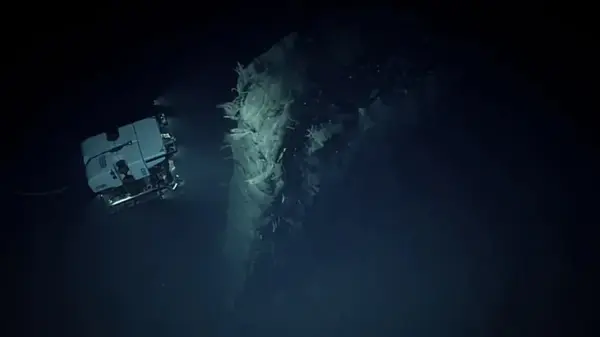 В Тихом океане найдена 15-метровая стена: как камень оказался на морском дне