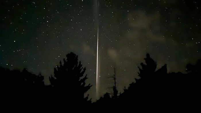 Соцсети пишут о странном луче в небе над Украиной (фото)