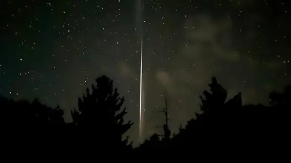 Соцсети пишут о странном луче в небе над Украиной (фото)