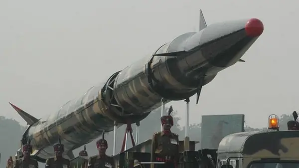 В Индии прошли успешные испытания баллистической ракеты средней дальности