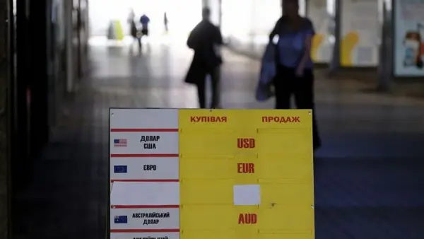 Доллар и евро подешевели в обменниках