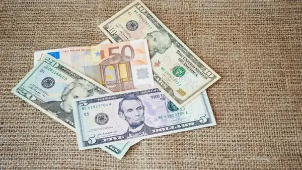 НБУ повысил курс доллара на 1 сентября