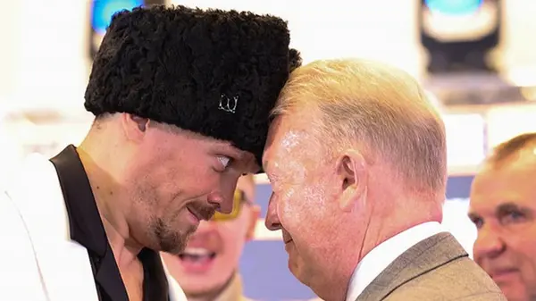 Фрэнк Уоррен воспринимает травму Усика как причину для невыхода на ринг