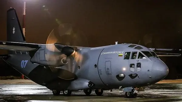 Самолет с президентом Литвы не мог приземлиться из-за сообщения о дроне