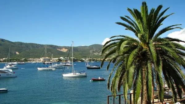 На популярном среди туристов курорте объявлена тревога: острову срочно нужен дождь