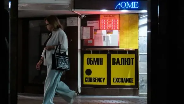 Доллар подешевел в обменниках, евро дорожает