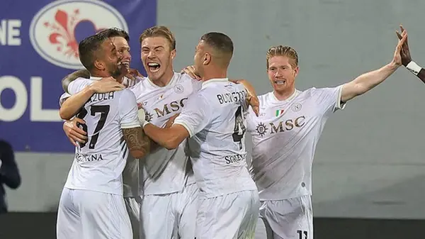 Наполи одолел Фиорентину на выезде не без дебютного гола Хойлунда