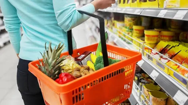 Яблоки подорожали в два раза, яйца — в 1,7 раза: как изменились цены на продукты за год