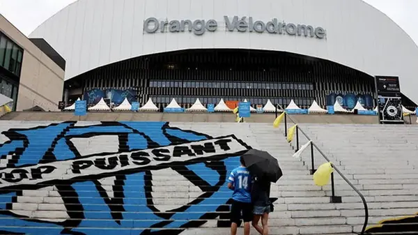 Ожидаемая непогода стала причиной переноса матча во Франции