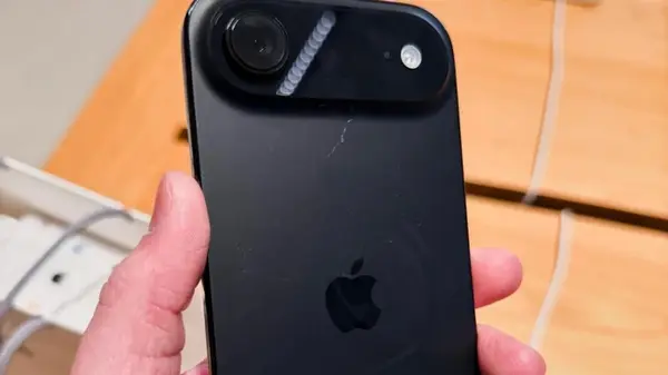 Apple рекомендует «солить» iPhone 17, чтобы убрать царапины – и это работает