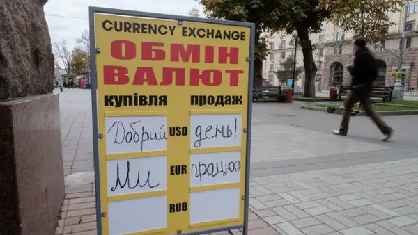 Доллар и евро подешевели в обменниках в начале недели