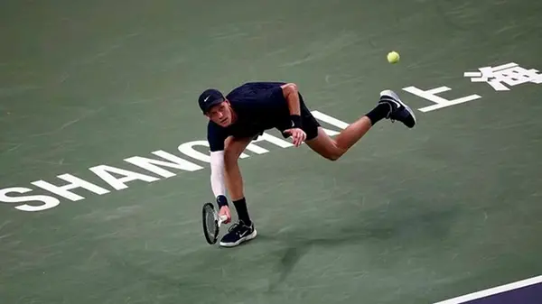 Синнер оставил корты Шанхая: занемог ногами