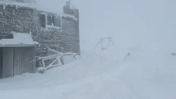 В Карпатах наметало полметра снега и ударил мороз