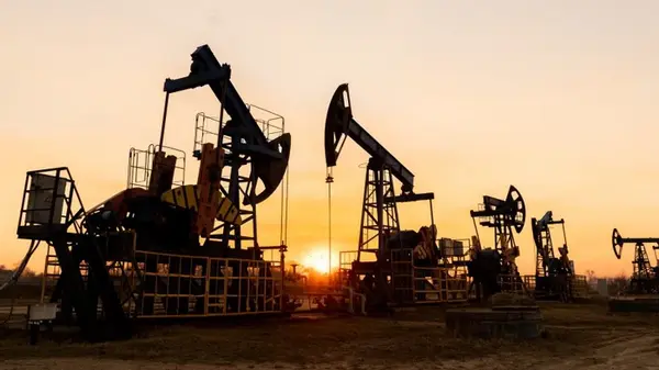 Переломный момент: цены нефть обвалились до минимума за 4 месяца из-за избытка сырья