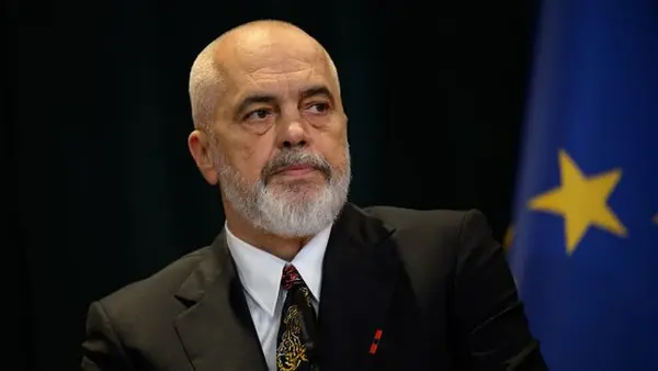 Премьер Албании пошутил над Трампом перед Макроном и Алиевым