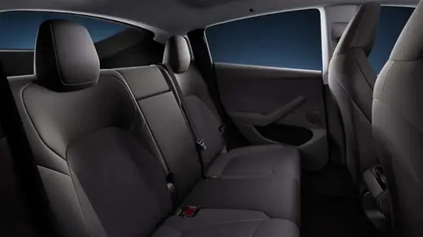 Tesla странно сэкономила: панорамная крыша в Model Y теперь скрыта