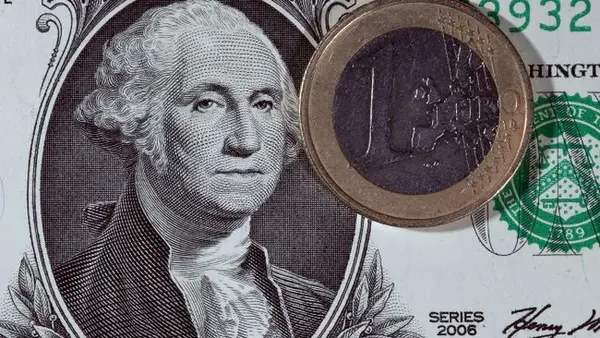 Доллар и евро начали расти в обменниках