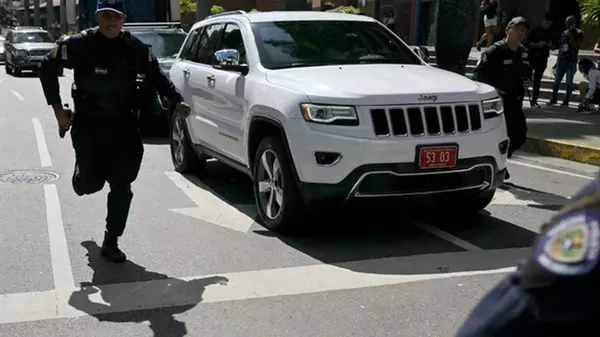 Венесуэла предупредила США о подготовке теракта в посольстве