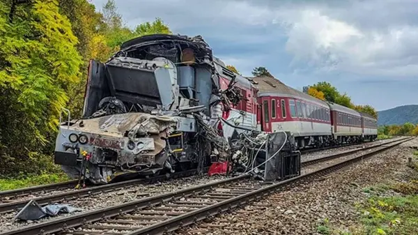 В Словакии столкнулись два поезда: почти 100 пострадавших
