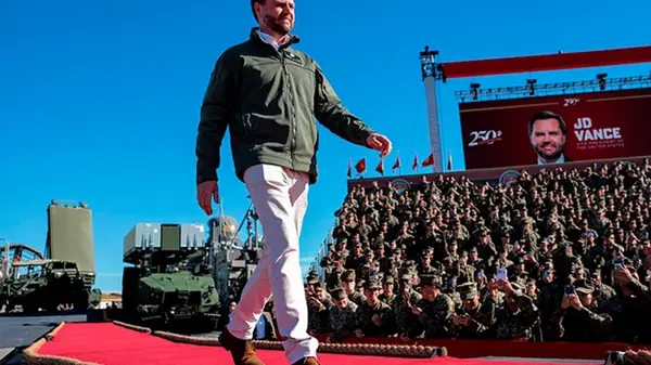 Осколки снаряда попали в кортеж вице-президента США Вэнса