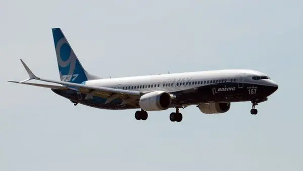 Трагедии едва удалось избежать: в США на высоте 11 000 м взорвалось лобовое стекло пассажирского самолета