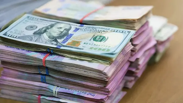 Доллар дорожает шестой день подряд, но замедлил рост