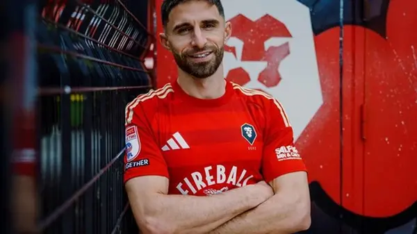 Экс-вингер топ-клубов Европы продолжит карьеру в четвертом дивизионе Англии