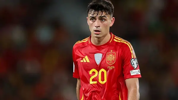 Хавбек Барселоны установил рекорд точных передач в атаке