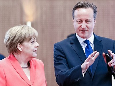 Меркель и Кэмерон высказались за продление санкций против России