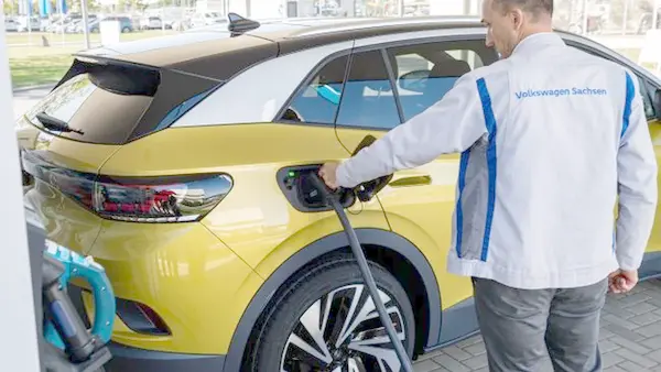 Рада поддержала продление льгот на импорт электромобилей еще на год