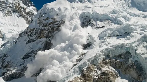 Семеро альпинистов погибли из-за снежной лавины в Непале