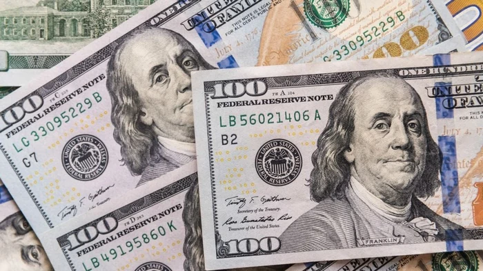 НБУ снова ослабил доллар