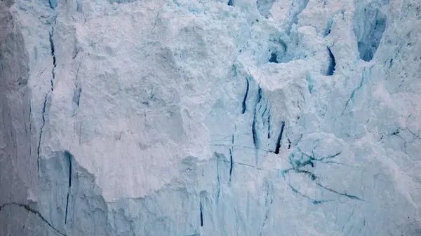 В Антарктике рекордными темпами тает гигантский ледник, ученые бьют тревогу, — CNN