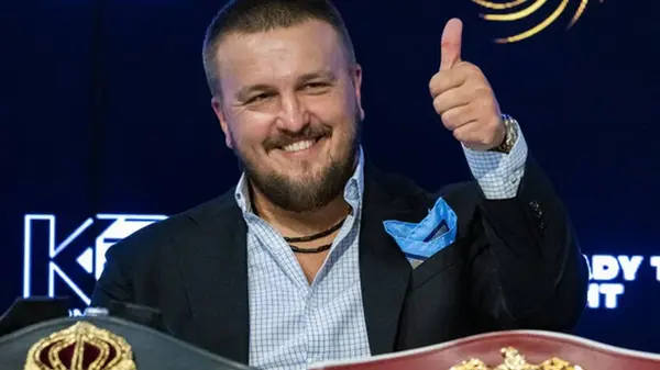 Экс-промоутер раскрыл мотивы отказа Усика от титула WBO