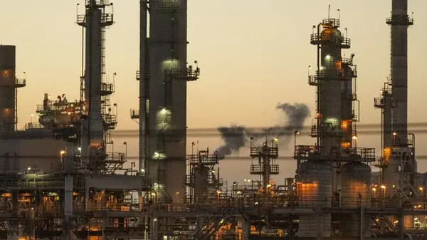 Мировые цены на нефть начали рост после месячного минимума, — Reuters