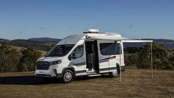 На рынок выходит недорогой британский дом на колесах для двоих (фото)