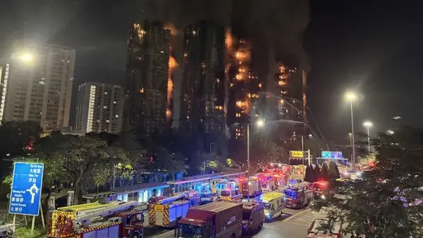 Адский пожар в Гонконге. Количество жертв снова возросло, сотни людей пропали без вести