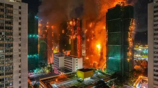В Гонконге горят несколько небоскребов, 13 погибших