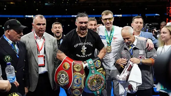 В команде Усика назвали причину отказа от чемпионского пояса по версии WBO