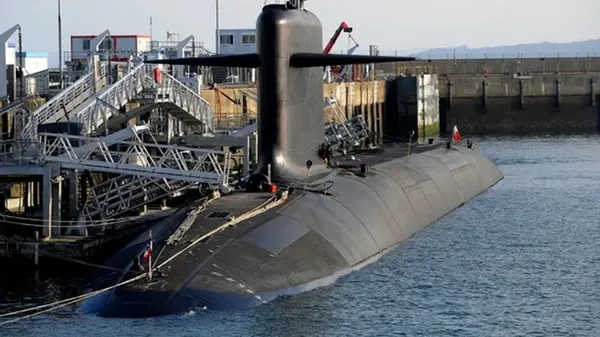 Во Франции открыли огонь по дронам над базой атомных субмарин — СМИ