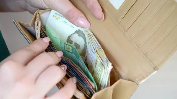 Зарплаты для ряда профессий стремительно растут: кому платят до 60 тысяч гривен