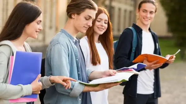 В Украине вдвое вырастут стипендии: когда студентам ждать повышенных выплат