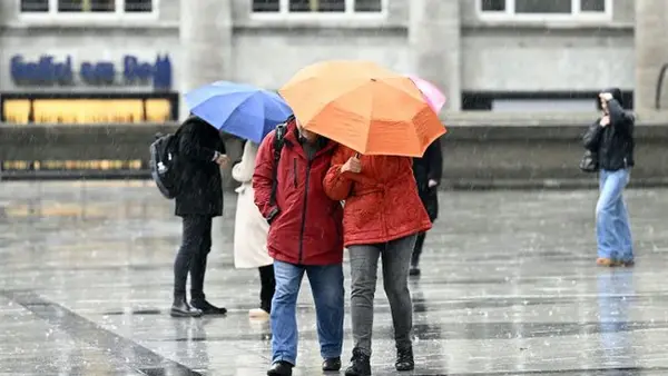 Украину накроет резкое похолодание: что будет с погодой на выходных и где ждать снега