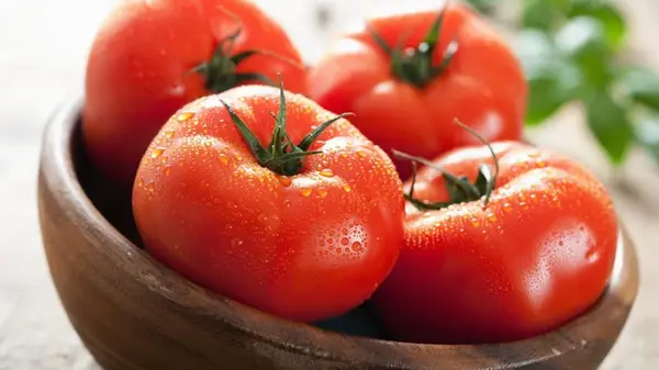 В Украине накануне новогодних праздников стремительно дорожают помидоры