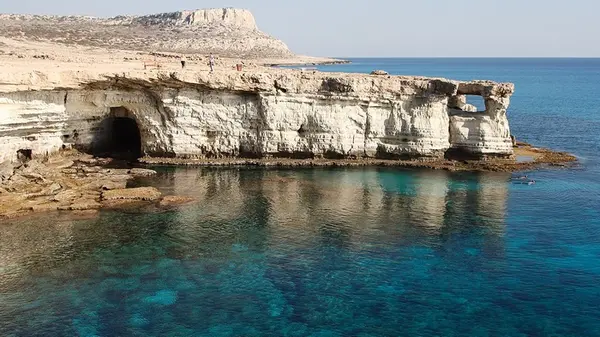 В морских пещерах возле Кипра обнаружили новую опасность: ученые бьют тревогу