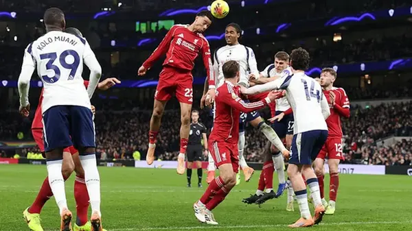 Численное преимущество помогло Ливерпулю обыграть Тоттенхэм