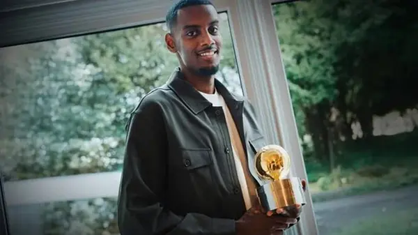 Шведы наградили Александера Исака Золотым мячом